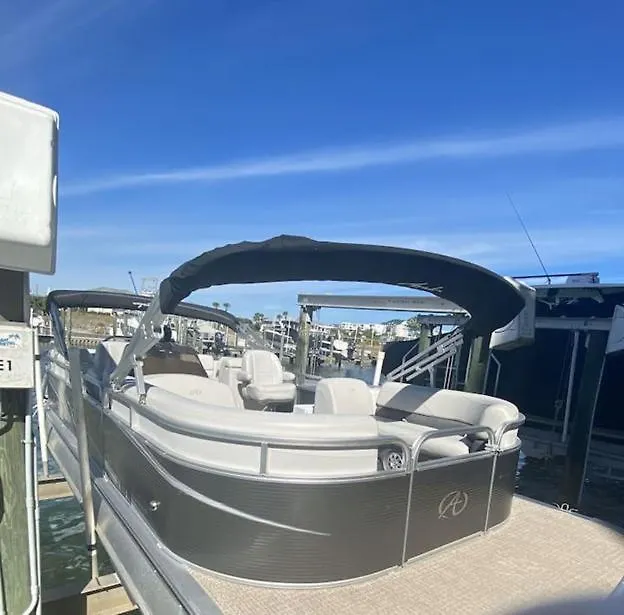 Holiday home 3051 Shoreline Towers -2 Free 4-Hr Pontoon With 7+ Nights Destin