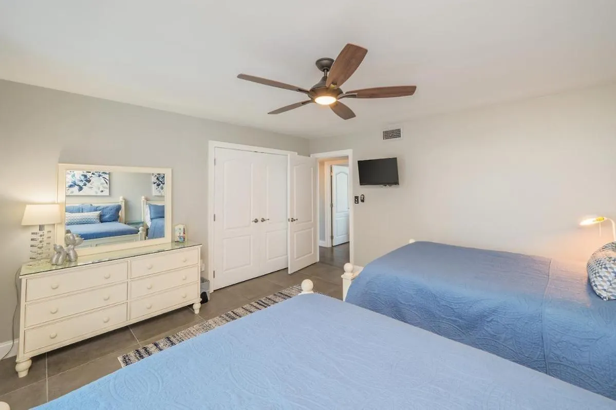 Holiday home 3051 Shoreline Towers -2 Free 4-Hr Pontoon With 7+ Nights Destin