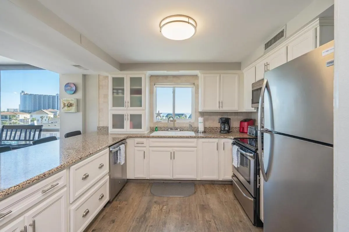 Holiday home 3051 Shoreline Towers -2 Free 4-Hr Pontoon With 7+ Nights Destin