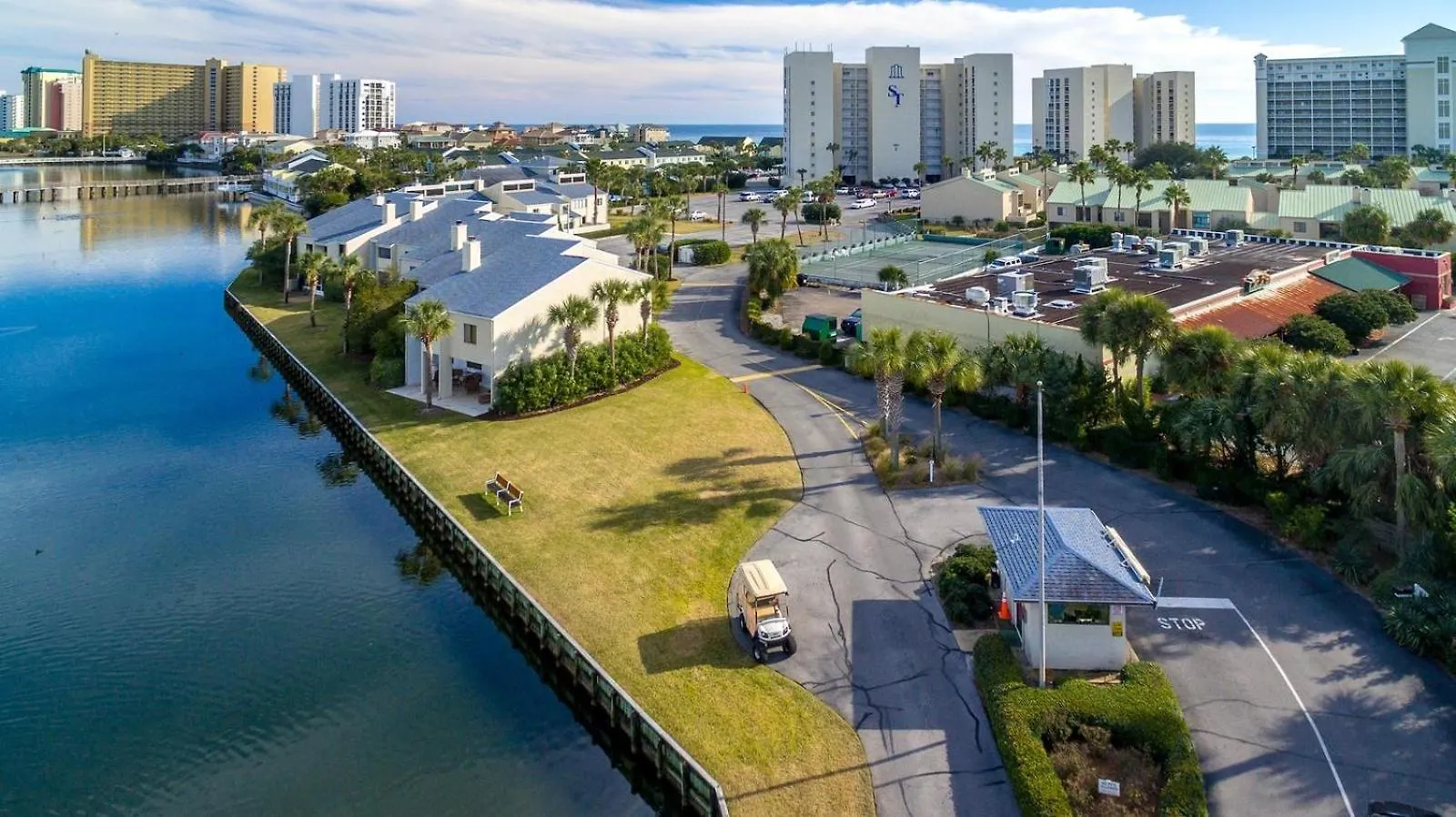 3051 Shoreline Towers -2 Free 4-Hr Pontoon With 7+ Nights Destin Holiday home